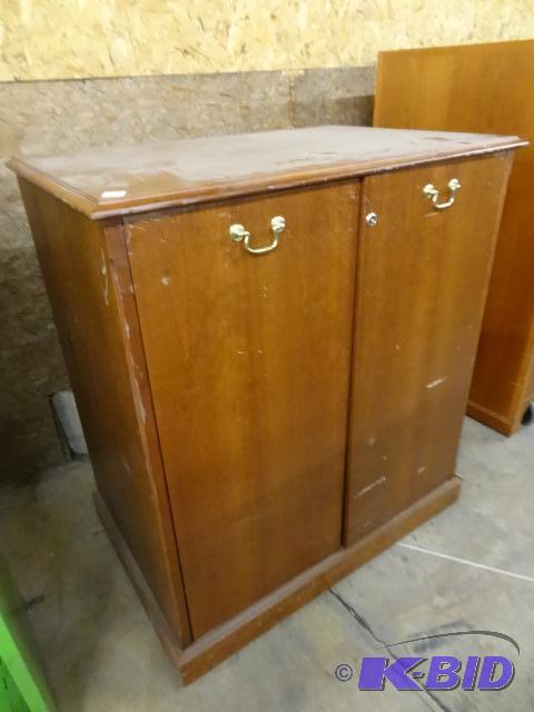 lot 40 image: Laminate AV Cabinet on Wheels. Unit has a lot...