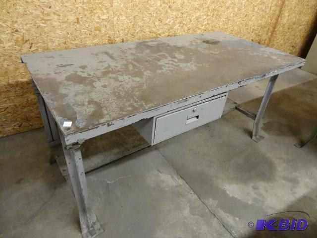 lot 44 image: Metal Work Bench with 1 Drawer 72 c 36 c 34...