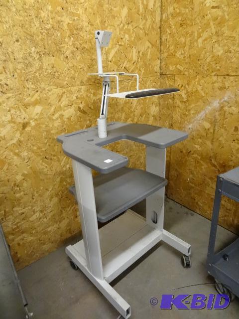 lot 6 image: Stand Up Computer Cart. 25 x 26 x 61...