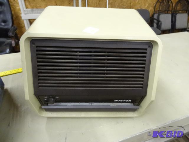 lot 78 image: Boston Model 2581 3 Speed Tank Air Filter...