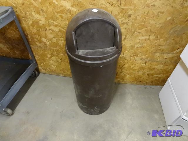 lot 8 image: Rubbermaid Garbage Can...