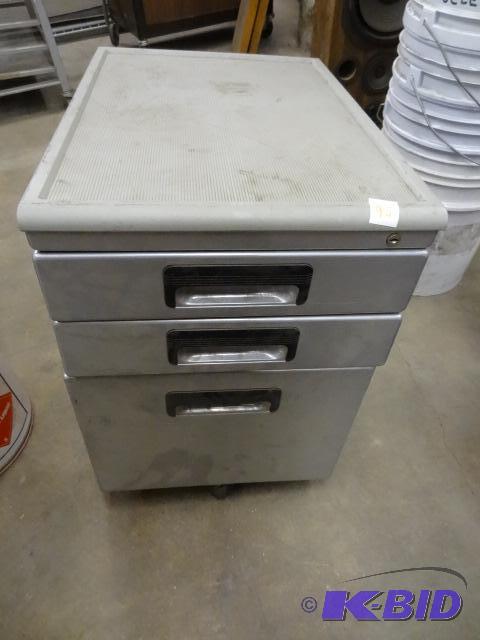 lot 95 image: 3 Drawer Metal Ped. Missing one Wheels...