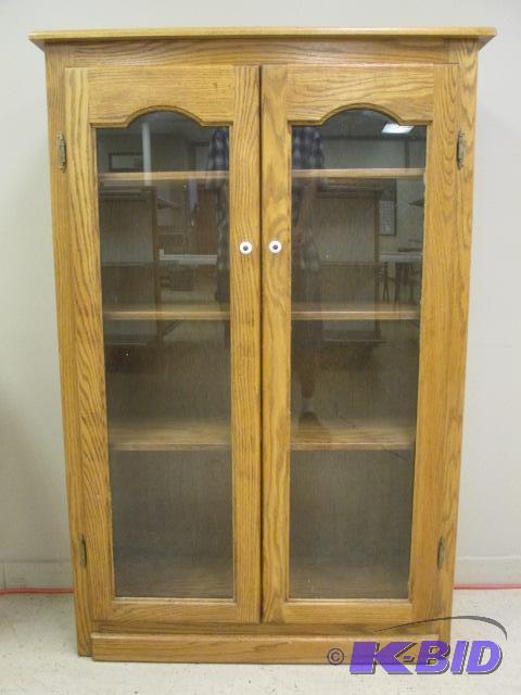 lot 00008 image: Vintage Oak Cabinet Bookshelf Display Case Glass Door