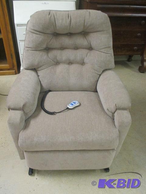 lot 00048 image: Tan Upholstered Arm Chair Electronic Lift