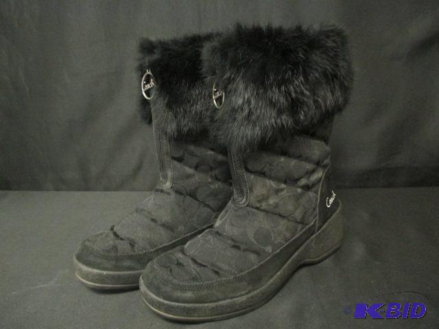 lot 21 image: Lightly Used Pair of Womens Coach Boots Black