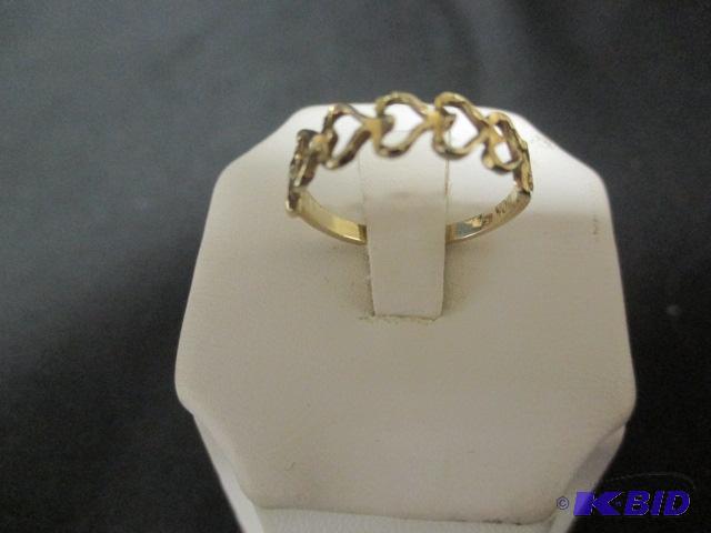 lot 30 image: 10K Gold Heart Ring Size 7