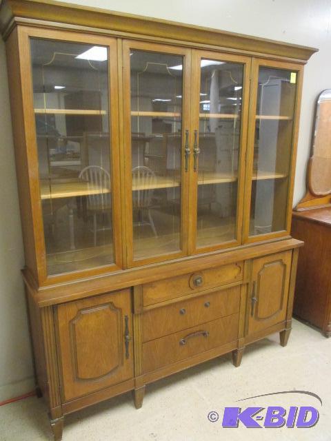 lot 42 image: Vintage Stanley Glass Front Hutch Cabinet