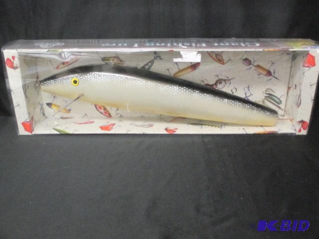 lot 65 image: New in Box Rivers Edge Display Large Fishing Lure