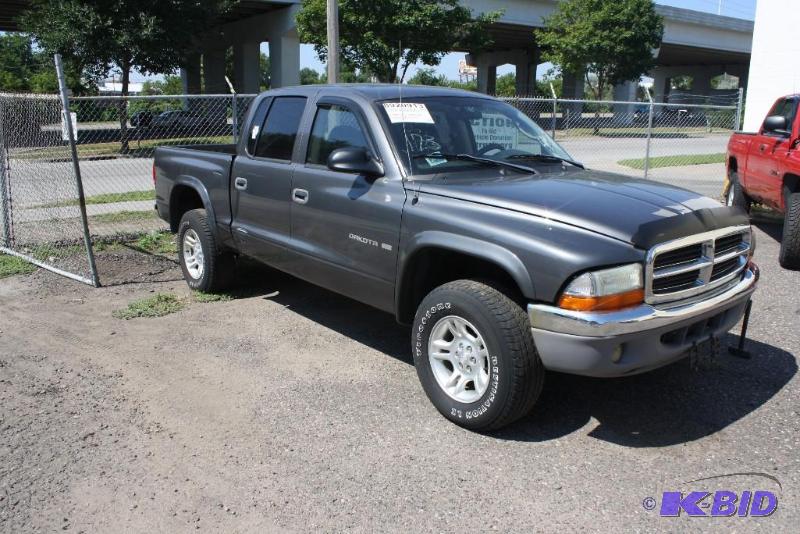 lot 12 image: 2002 DODGE DAKOTA XLT VIN 1B7HG48N32S706019,...