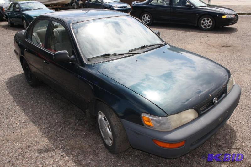 lot 17 image: 1997 TOYOTA COROLLA VIN 1NXBB02E9VZ509382, M...