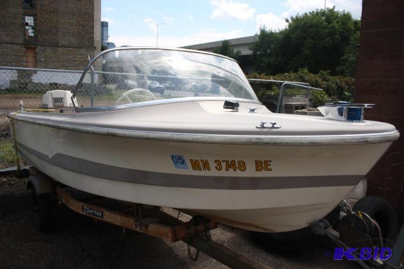 lot 22 image: 1964 16 Larson Runabout, HID 166-100347, MN...
