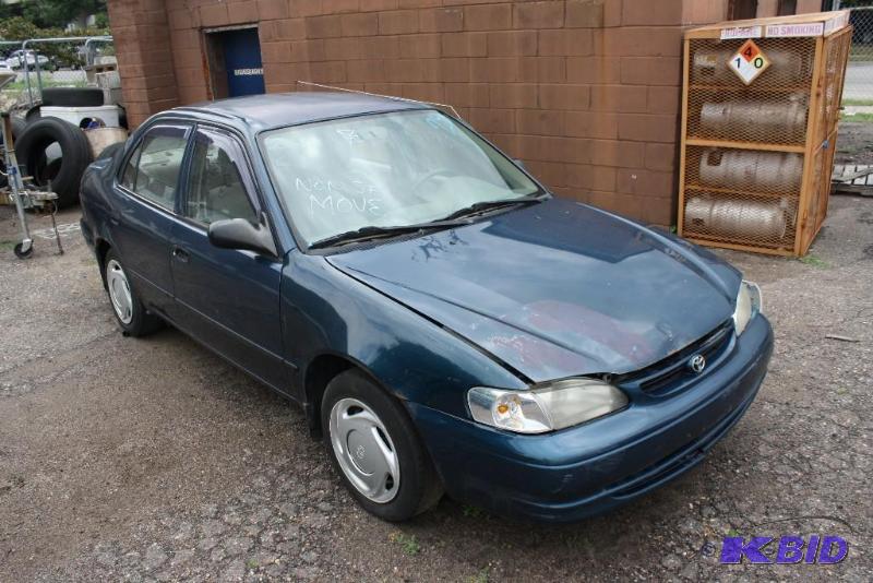 lot 28 image: 2000 TOYOTA COROLLA VIN 1NXBR12E4YZ304798, M...