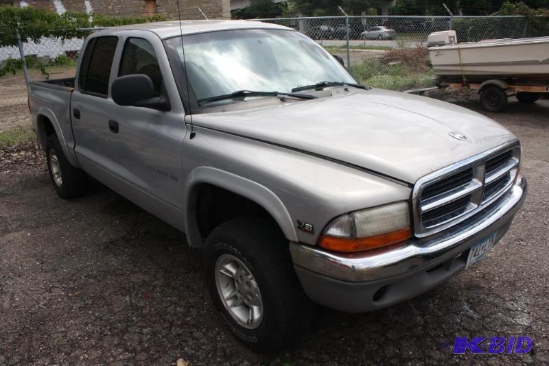 lot 3 image: 2000 DODGE DAKOTA VIN 1B7GG2AN5YS765950, Mil...