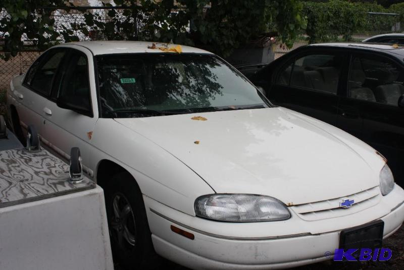 lot 34 image: 2000 CHEVROLET LUMINA VIN 2G1WL52J511166713,...