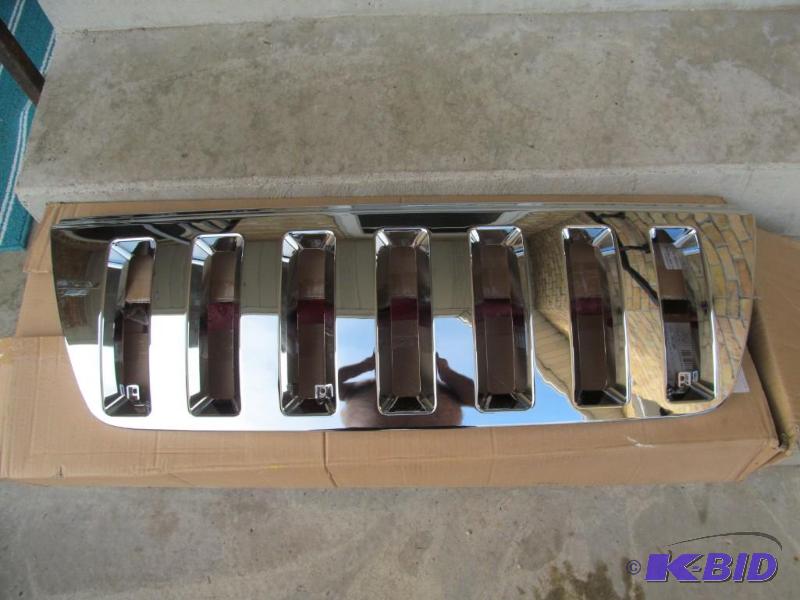 Jeep Grand Cherokee Grill   Brand New  Fits...