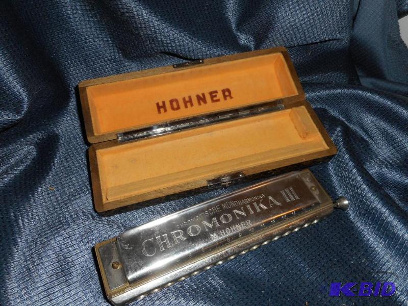 lot 101 image: Chromonika III Harmonika