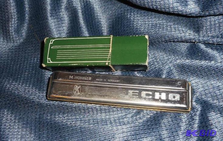 lot 105 image: Echo Harmonika