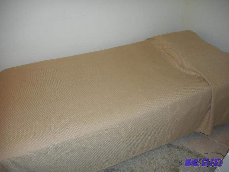lot 118 image: Twin Bed