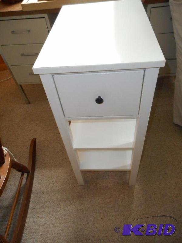 lot 124 image: White Stand