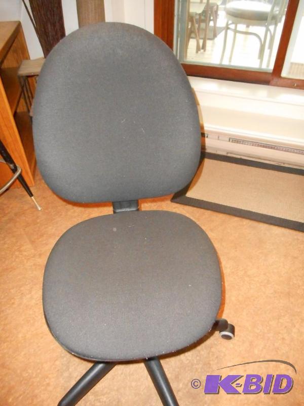 lot 13 image: Task Chair
