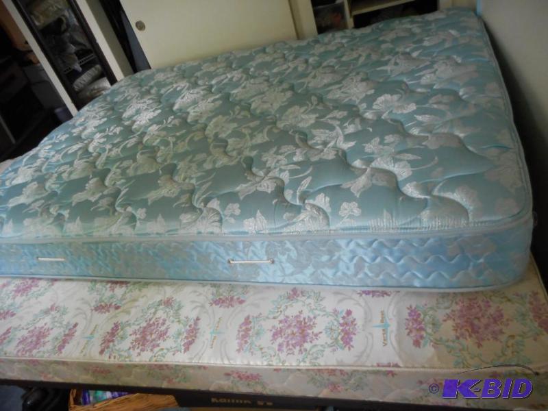 lot 131 image: Queen Bed