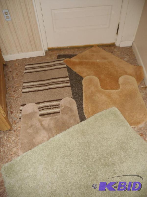 lot 138 image: Throw Rugs