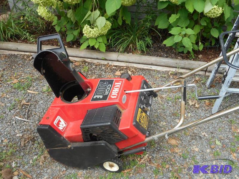 lot 149 image: Toro Snow Thrower
