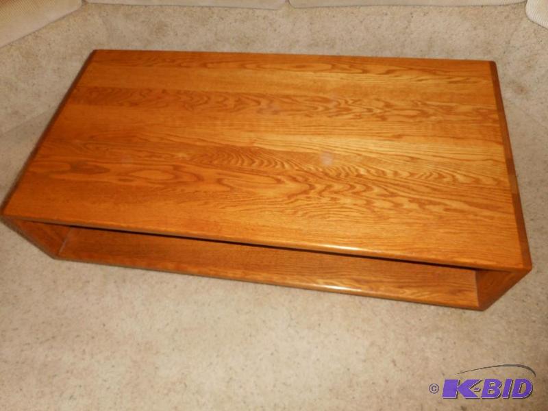 lot 15 image: Oak Coffee Table