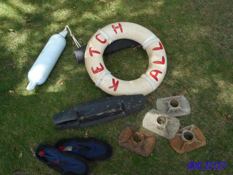 lot 151 image: Dock Items