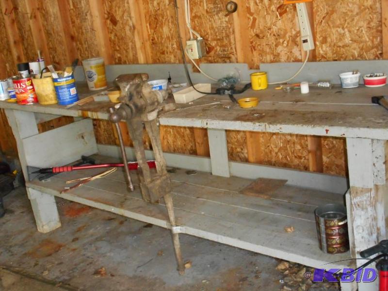 lot 167 image: Work Bench with Vise