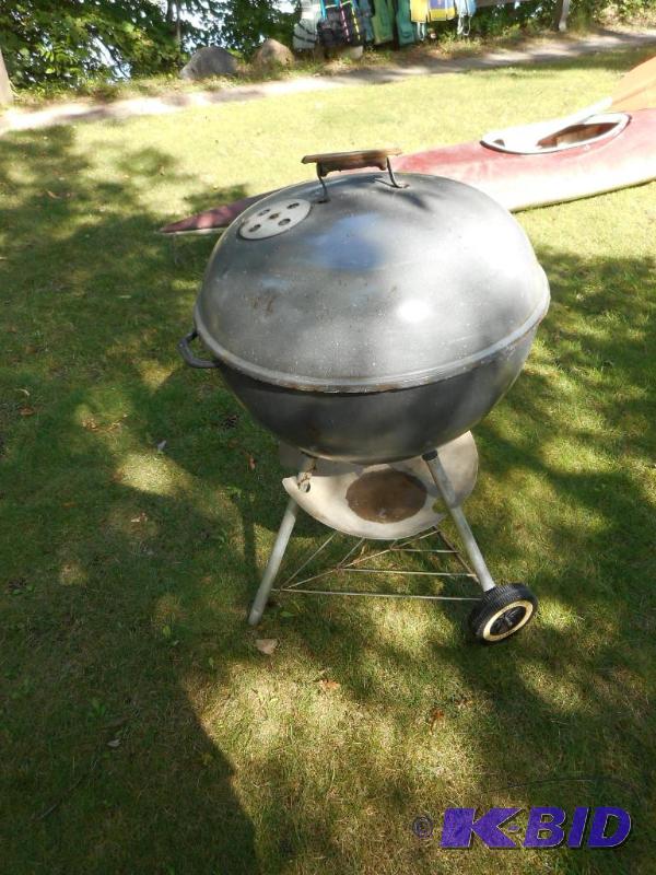lot 185 image: Charcoal Grill