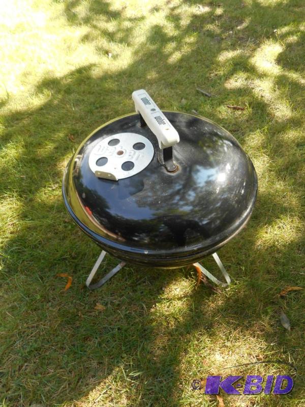 lot 186 image: Charcoal Grill