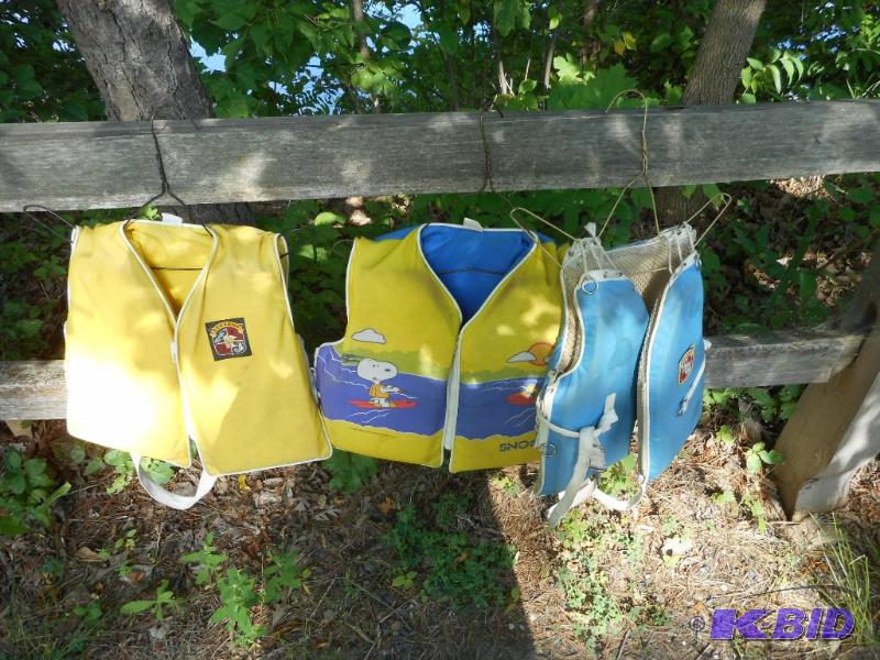 lot 190 image: Childrens Life Jackets