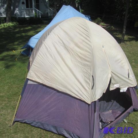 lot 194 image: Camping Tent