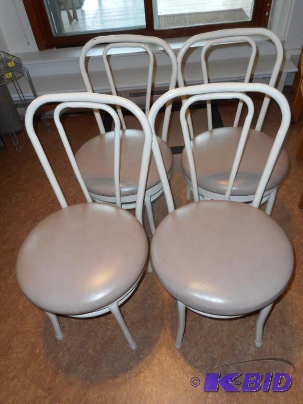 lot 20 image: Patio Chairs