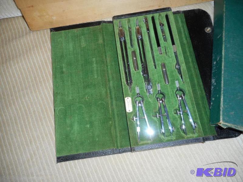 lot 29 image: Portable Drafting Set