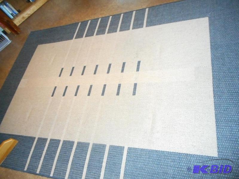 lot 3 image: Natura Rug