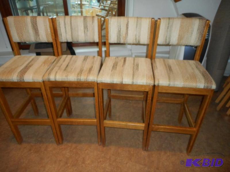 lot 4 image: Oak Bar Stools