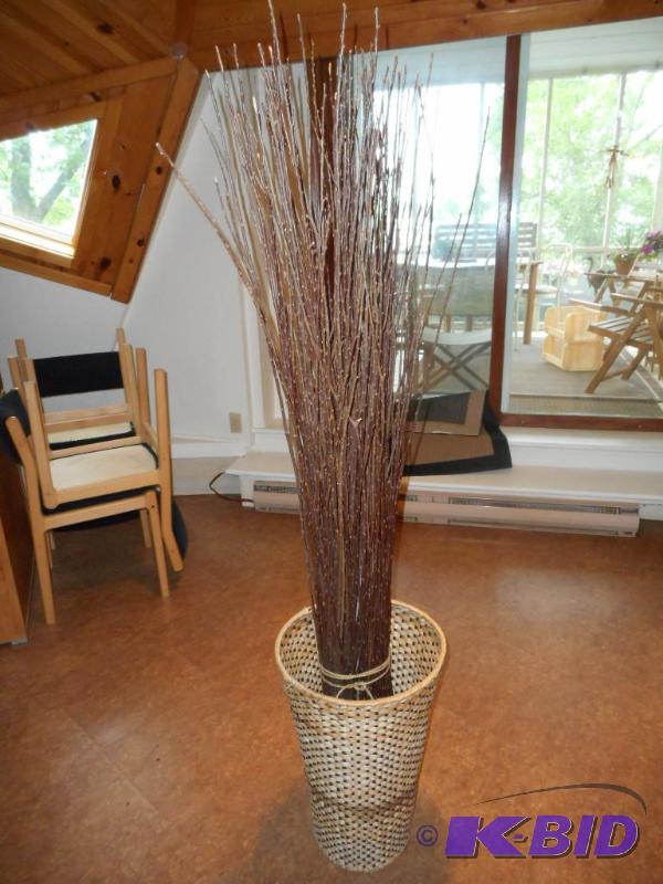 lot 5 image: Contemporary Branch Basket