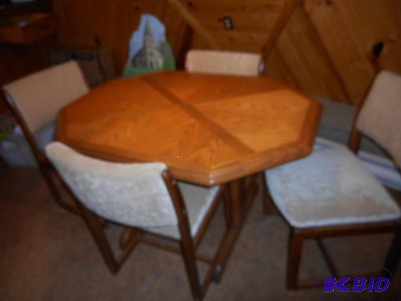lot 7 image: Oak Dining Set