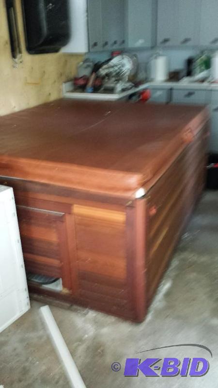 Dimension One Spas 4 person cedar hot tub, wo...