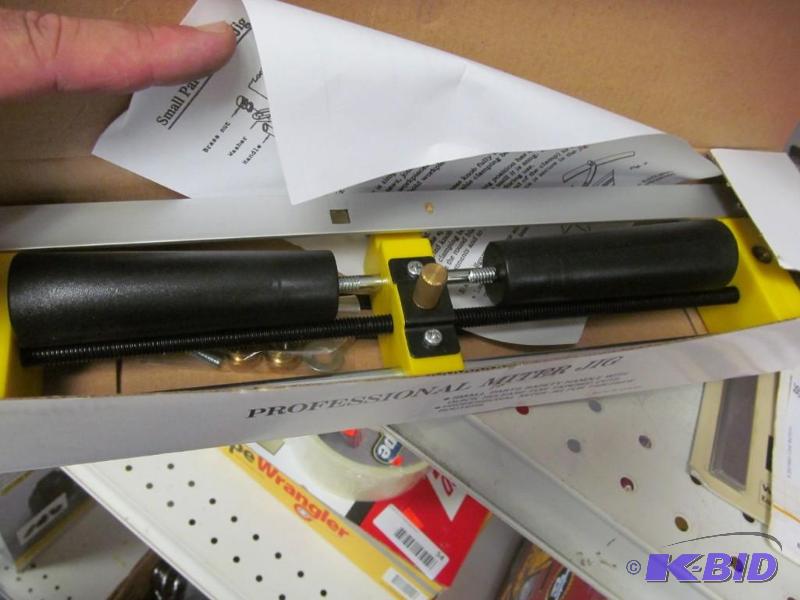 lot 35 image: NEW Small parts mitering Jig