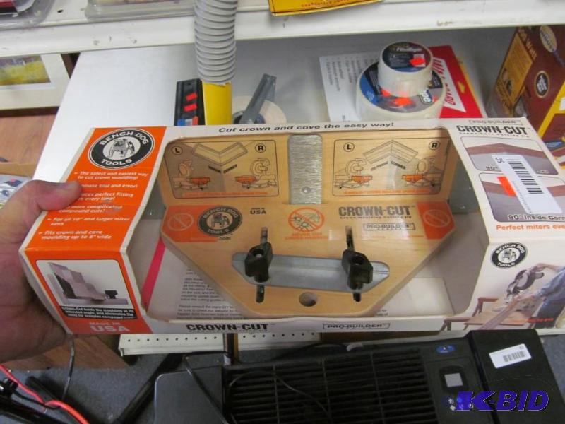 lot 50 image: Bench Dog #10-010 crown cutting jig NEW