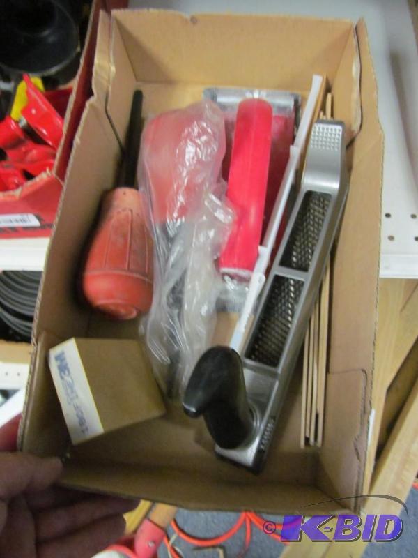 lot 58 image: Lot of sanding items