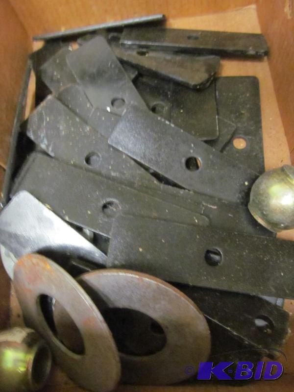 lot 72 image: lot of metal pieces