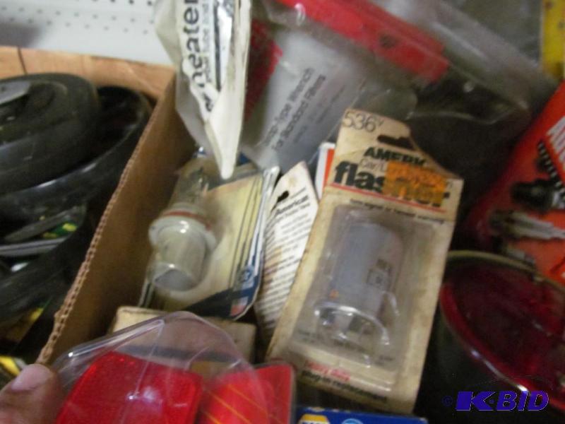 lot 82 image: lot of misc automotive items