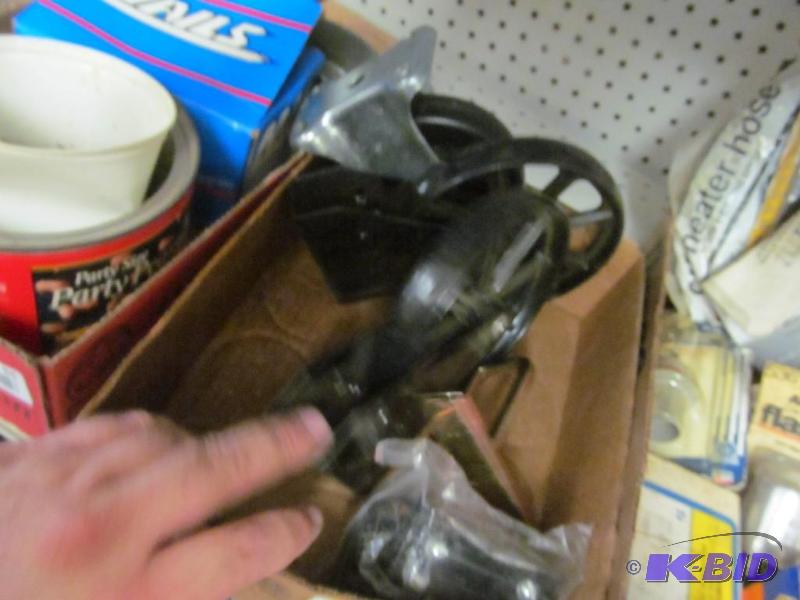lot 83 image: lot of casters