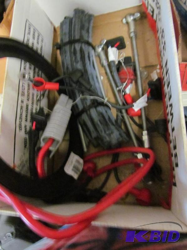 lot 85 image: lot of misc battery items