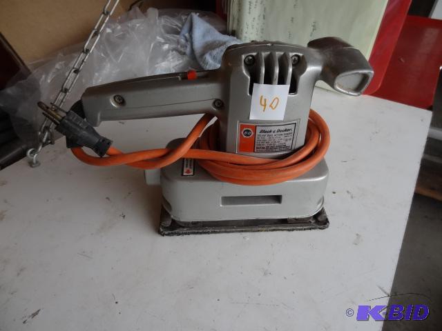 Black and Decker Dual Action Sander...