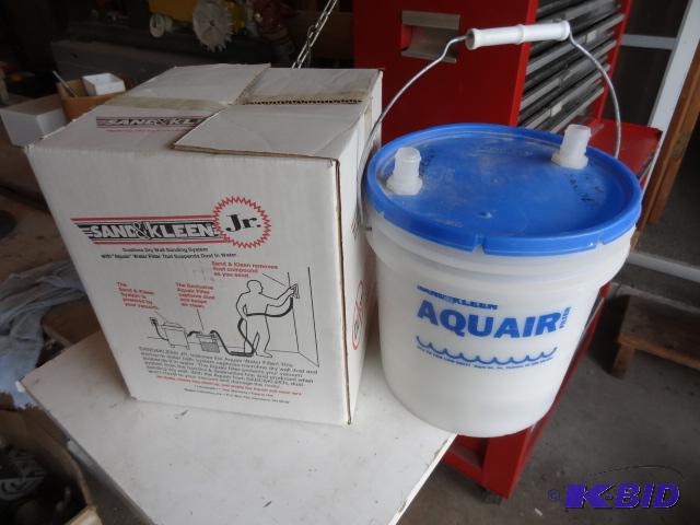 Sad and kleen dustless drywall drywall sandin...